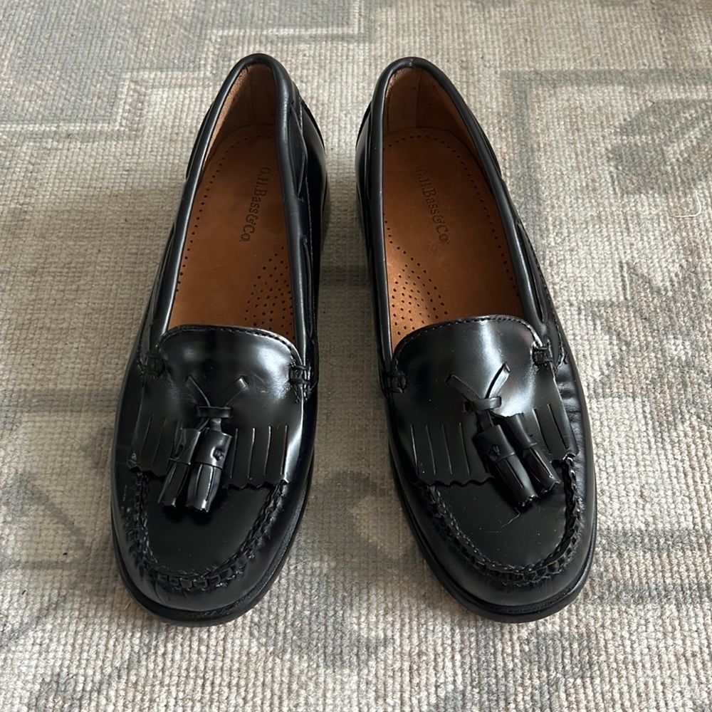 GH Bass Esther Weejuns Penny Loafers with Tassle - Size 5.5 M
